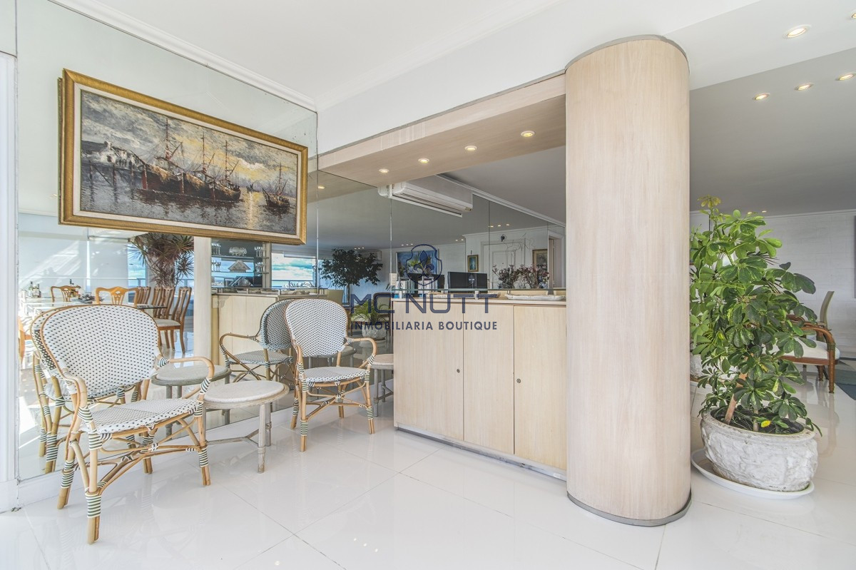 Apartamento Ref.524/ - Penthouse sobre Playa Mansa, 4 Dormitorios y Parrillero en Venta - Punta del Este