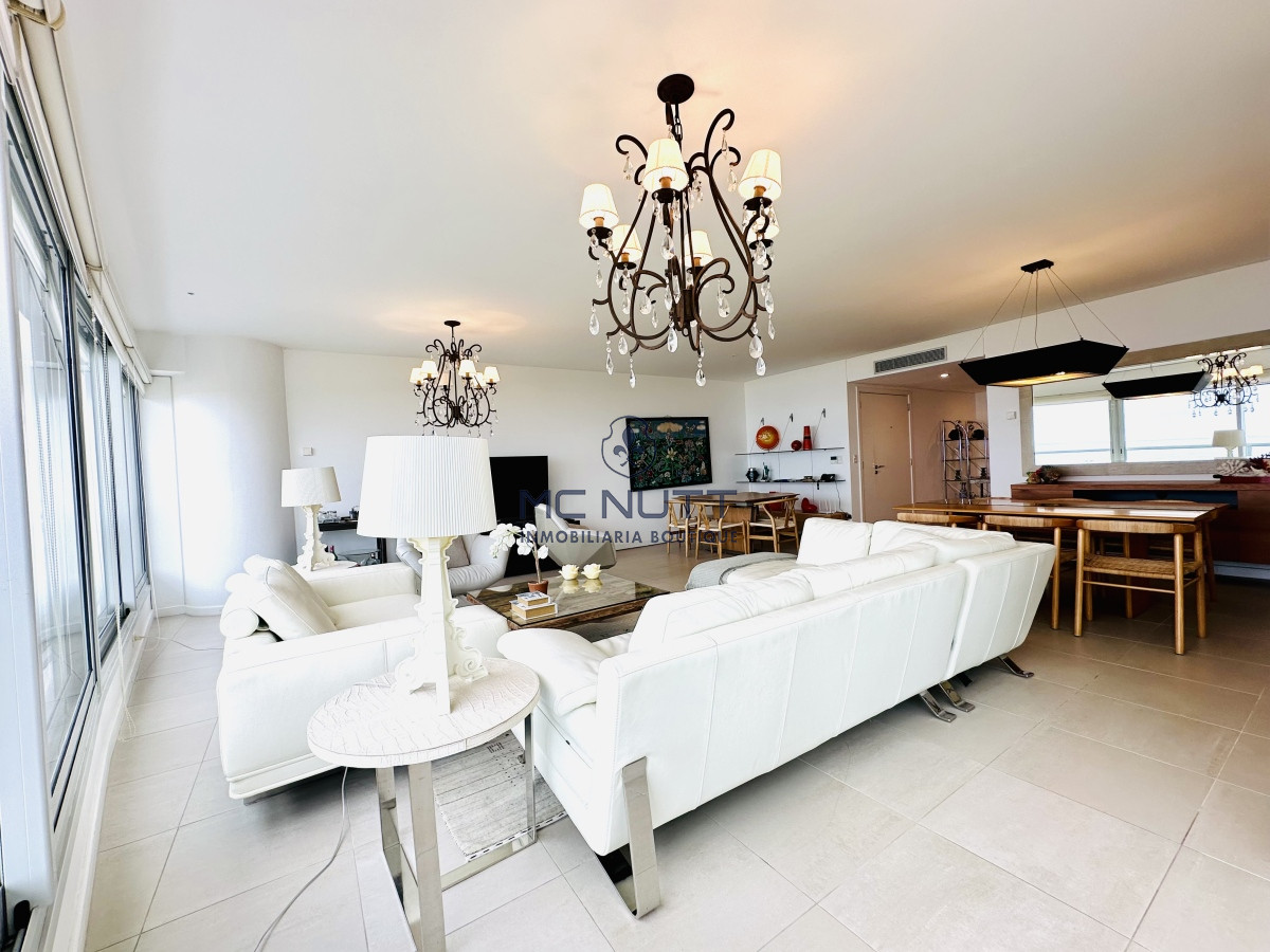Apartamento Ref.417/ - Oportunidad en Venta y Alquiler temporal de maravilloso departamento esquinero en Torre Le Parc, Playa Brava, Punta del Este
