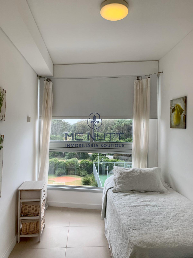 Apartamento Ref.539/ - Venta y alquiler de departamento esquinero de tres dormitorios mas dependencia de servicio, Torre LE PARC, playa Brava. Punta del Este