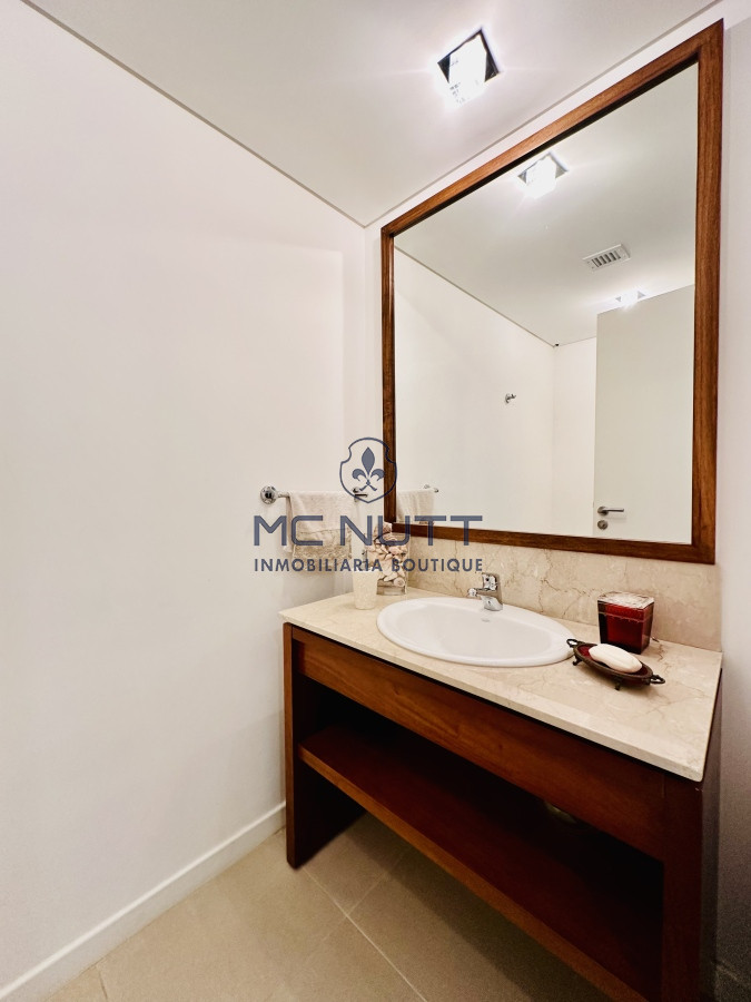 Apartamento Ref.417/ - Oportunidad en Venta y Alquiler temporal de maravilloso departamento esquinero en Torre Le Parc, Playa Brava, Punta del Este