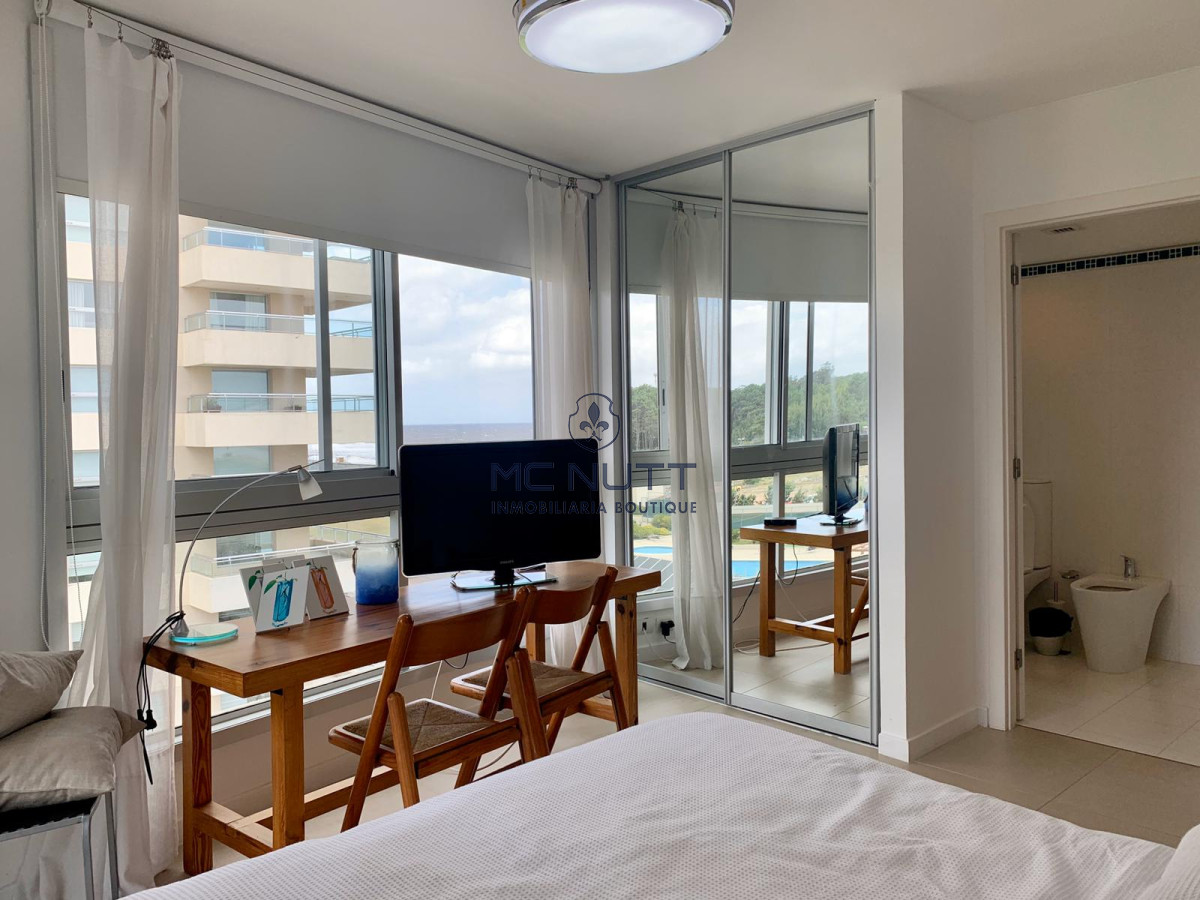 Apartamento Ref.539/ - Venta y alquiler de departamento esquinero de tres dormitorios mas dependencia de servicio, Torre LE PARC, playa Brava. Punta del Este