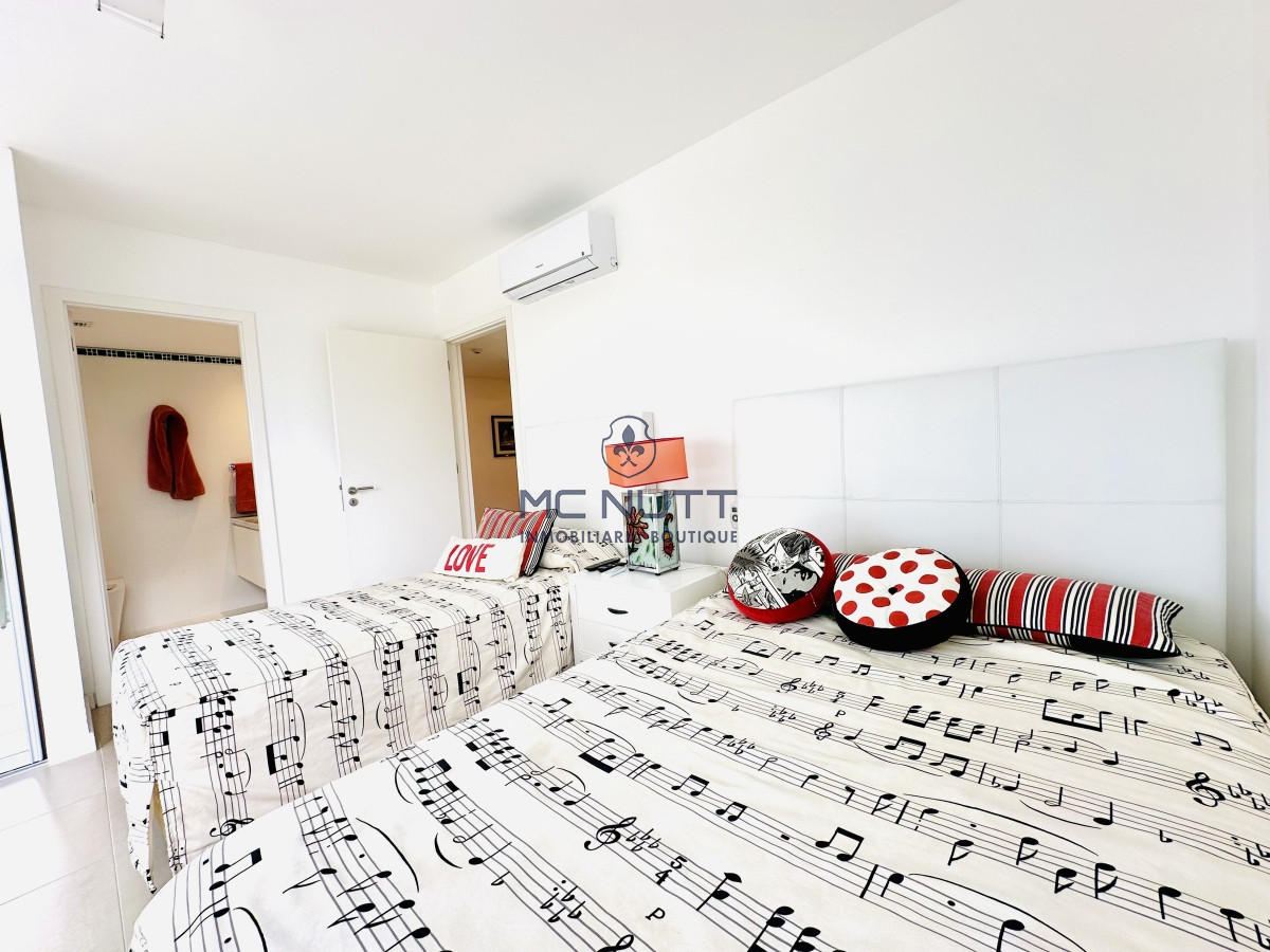 Apartamento Ref.417/ - Oportunidad en Venta y Alquiler temporal de maravilloso departamento esquinero en Torre Le Parc, Playa Brava, Punta del Este