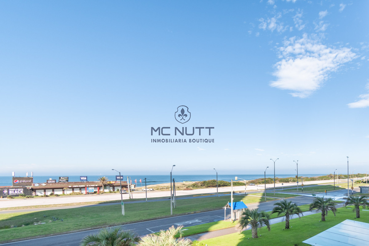 Apartamento Ref.531/ - Venta y alquiler de departamento con tres dormitorios mas dependencia de servicio en torre Le Parc playa Brava, Punta del Este