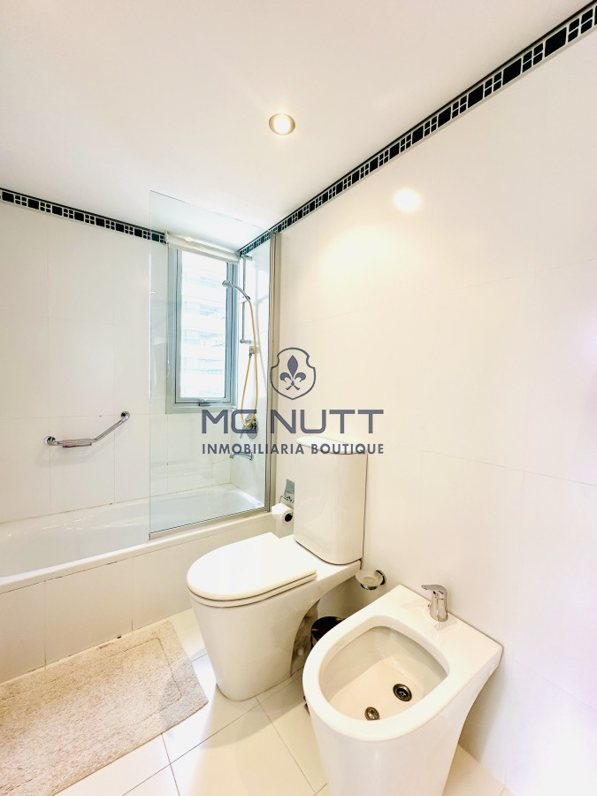 Apartamento Ref.417/ - Oportunidad en Venta y Alquiler temporal de maravilloso departamento esquinero en Torre Le Parc, Playa Brava, Punta del Este