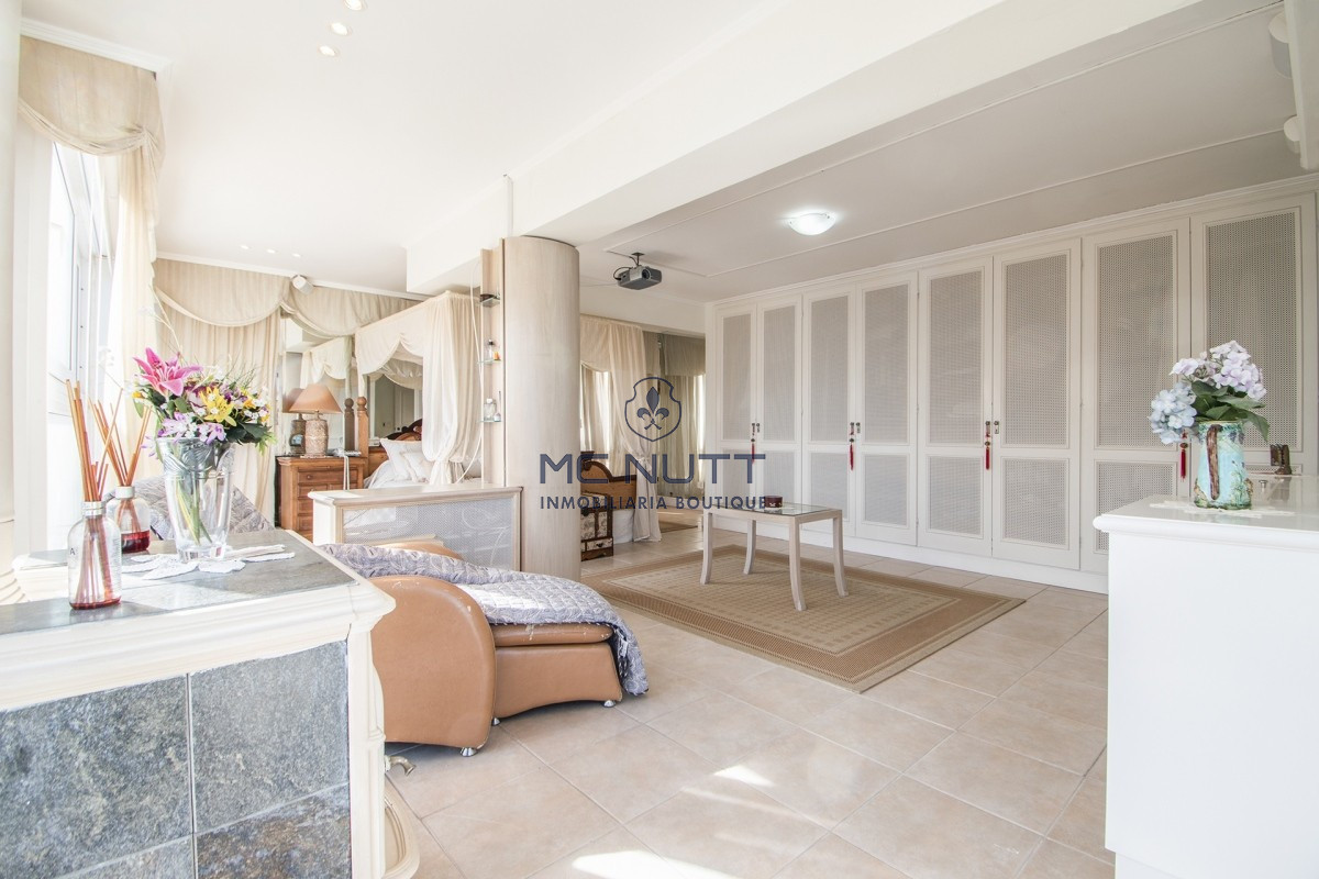 Apartamento Ref.524/ - Penthouse sobre Playa Mansa, 4 Dormitorios y Parrillero en Venta - Punta del Este