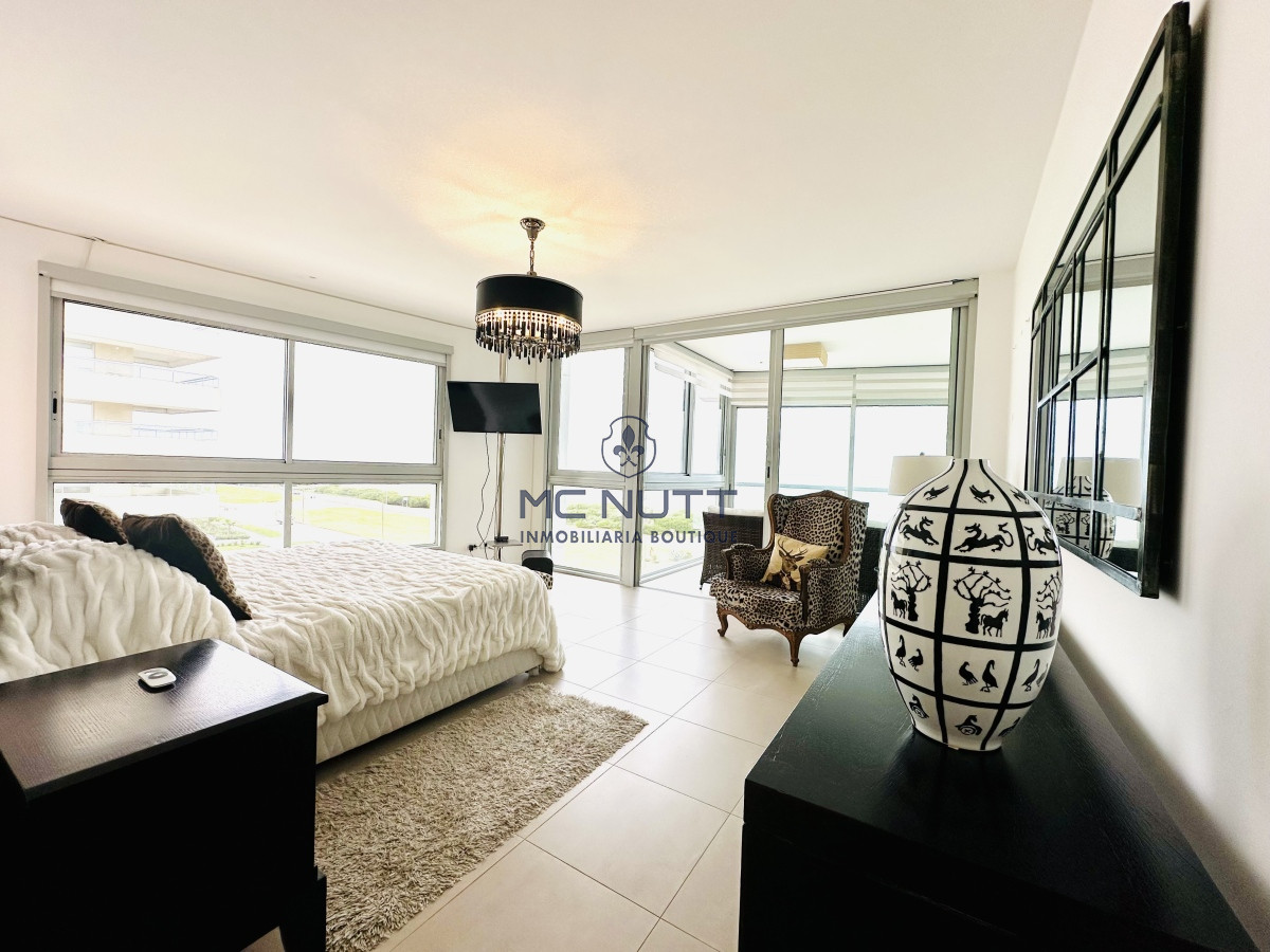 Apartamento Ref.417/ - Oportunidad en Venta y Alquiler temporal de maravilloso departamento esquinero en Torre Le Parc, Playa Brava, Punta del Este