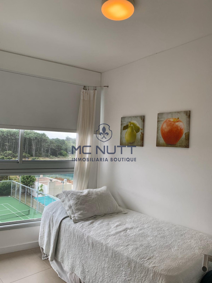 Apartamento Ref.539/ - Venta y alquiler de departamento esquinero de tres dormitorios mas dependencia de servicio, Torre LE PARC, playa Brava. Punta del Este