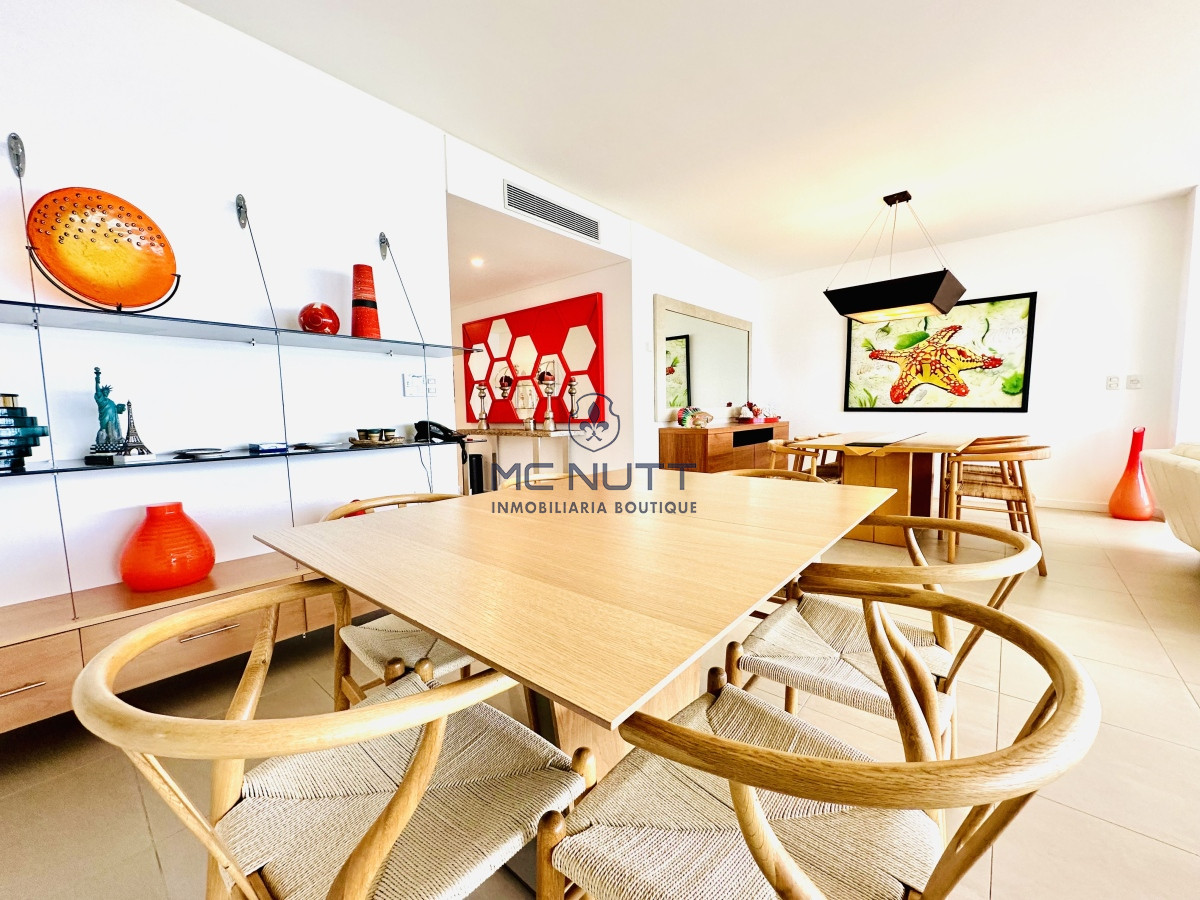 Apartamento Ref.417/ - Oportunidad en Venta y Alquiler temporal de maravilloso departamento esquinero en Torre Le Parc, Playa Brava, Punta del Este