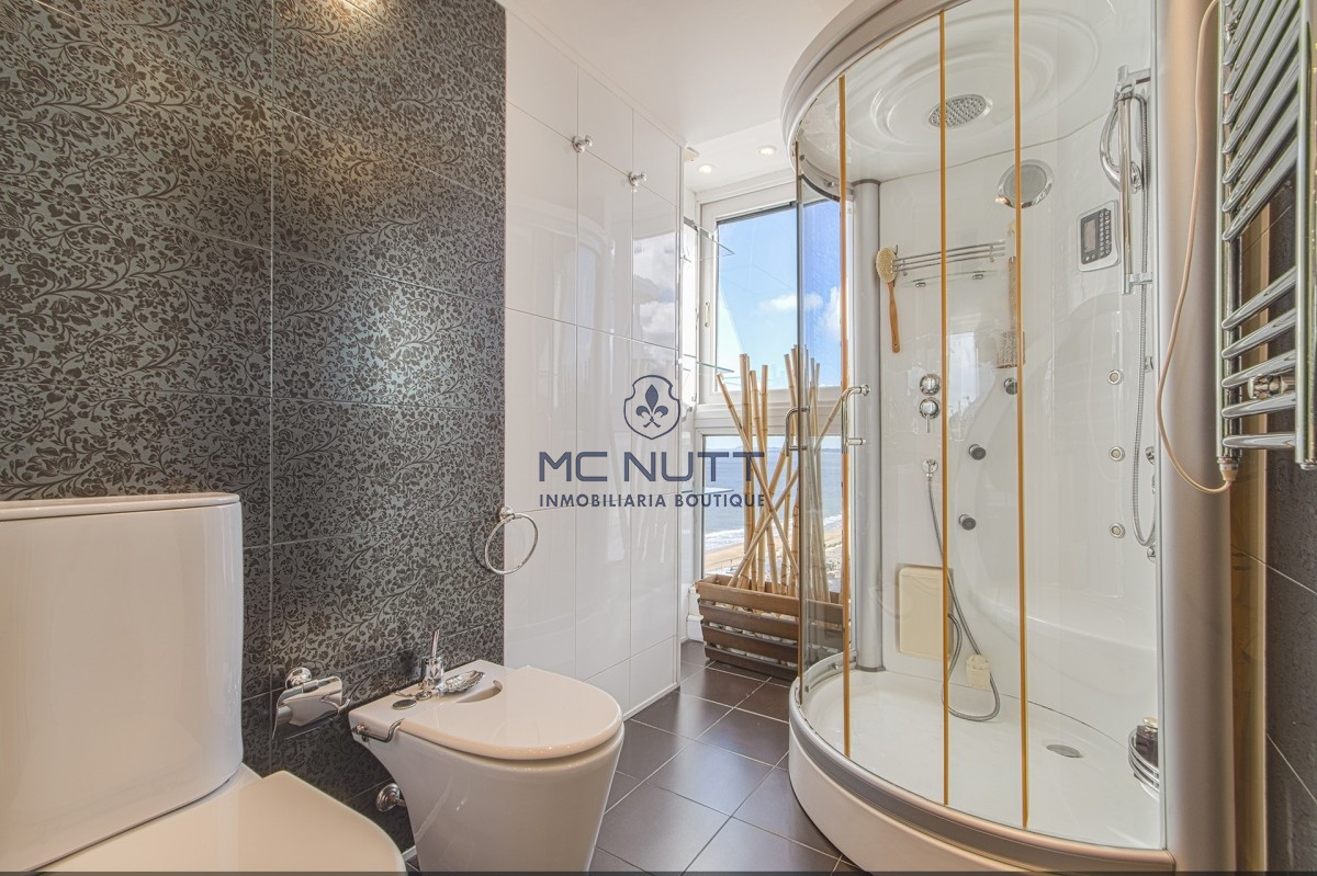 Apartamento Ref.524/ - Penthouse sobre Playa Mansa, 4 Dormitorios y Parrillero en Venta - Punta del Este