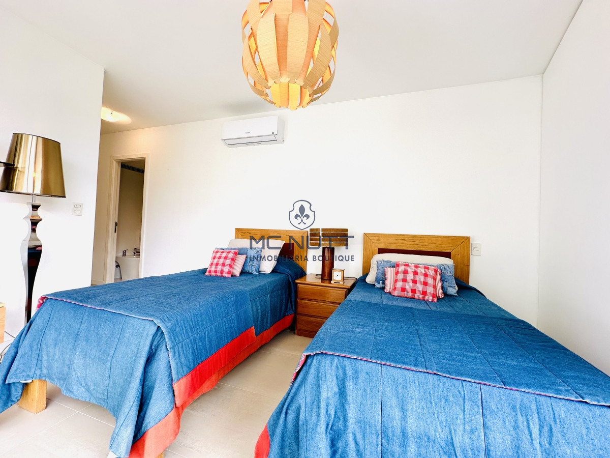 Apartamento Ref.417/ - Oportunidad en Venta y Alquiler temporal de maravilloso departamento esquinero en Torre Le Parc, Playa Brava, Punta del Este