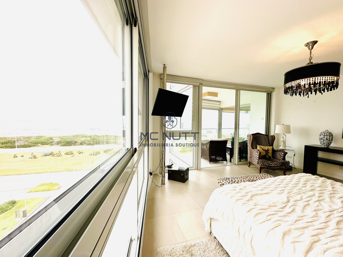 Apartamento Ref.417/ - Oportunidad en Venta y Alquiler temporal de maravilloso departamento esquinero en Torre Le Parc, Playa Brava, Punta del Este