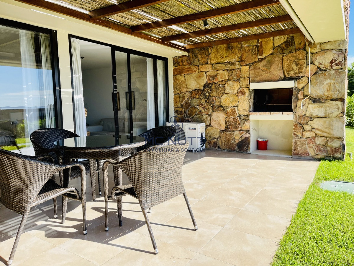 Apartamento Ref.565/ - Venta y alquiler temporario de apartamento de un dormitorio con parrillero en exclusivo complejo de Punta Ballena