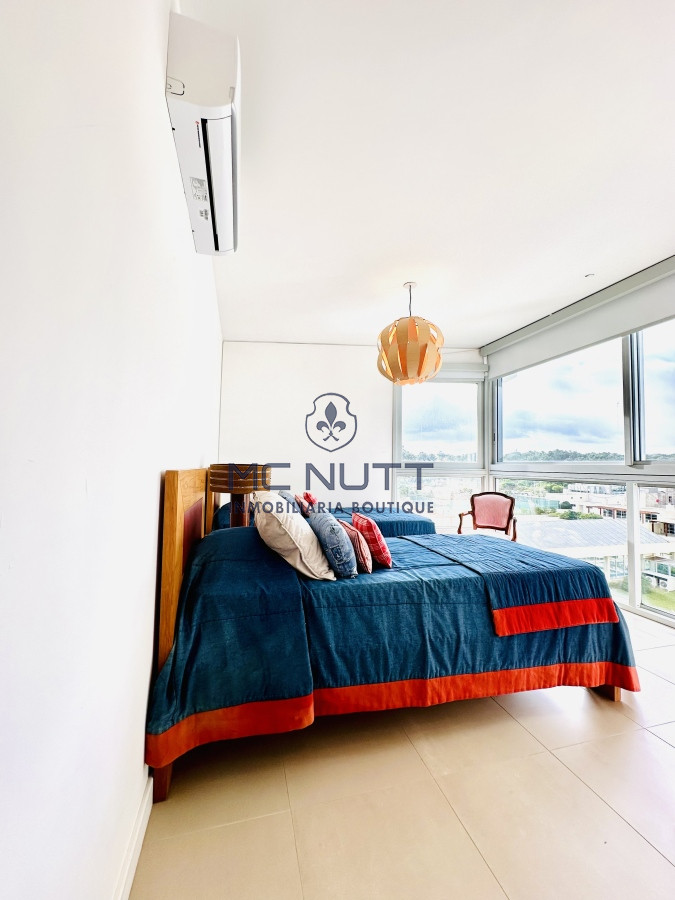 Apartamento Ref.417/ - Oportunidad en Venta y Alquiler temporal de maravilloso departamento esquinero en Torre Le Parc, Playa Brava, Punta del Este