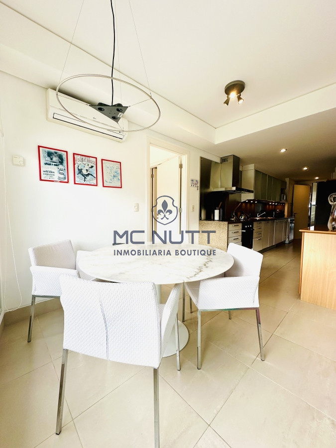 Apartamento Ref.417/ - Oportunidad en Venta y Alquiler temporal de maravilloso departamento esquinero en Torre Le Parc, Playa Brava, Punta del Este