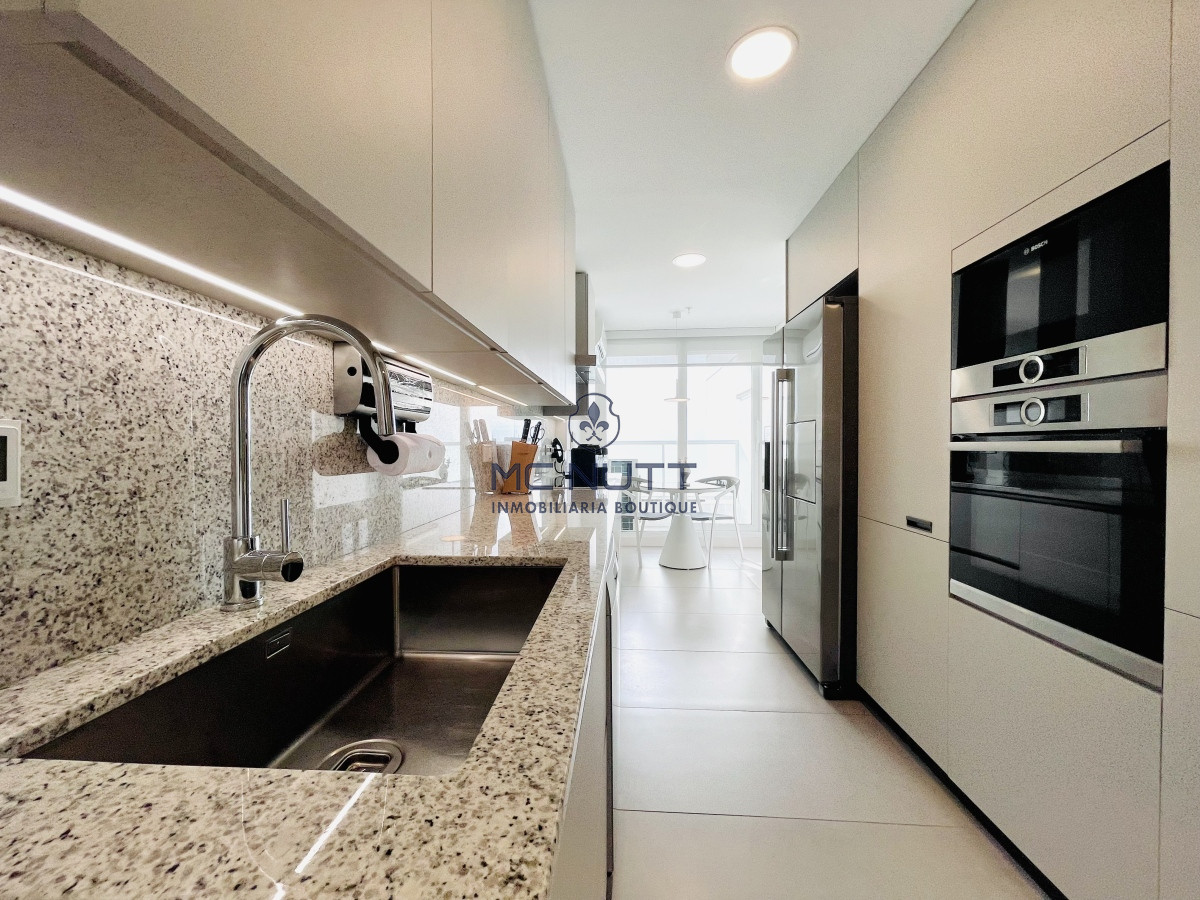 Apartamento Ref.503/ - Venta Espectacular Apartamento Frente al Mar, 3 Dormitorios, Le Parc Punta del Este