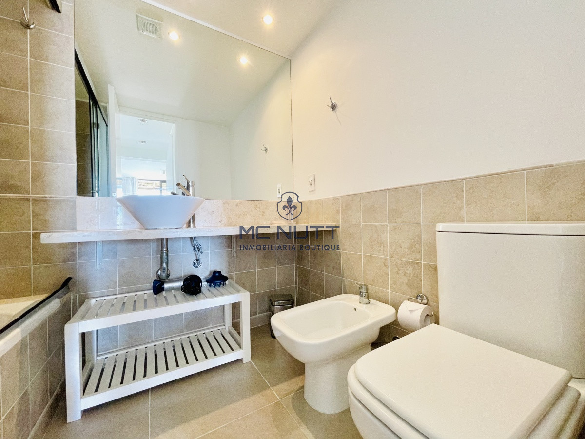 Apartamento Ref.565/ - Venta y alquiler temporario de apartamento de un dormitorio con parrillero en exclusivo complejo de Punta Ballena