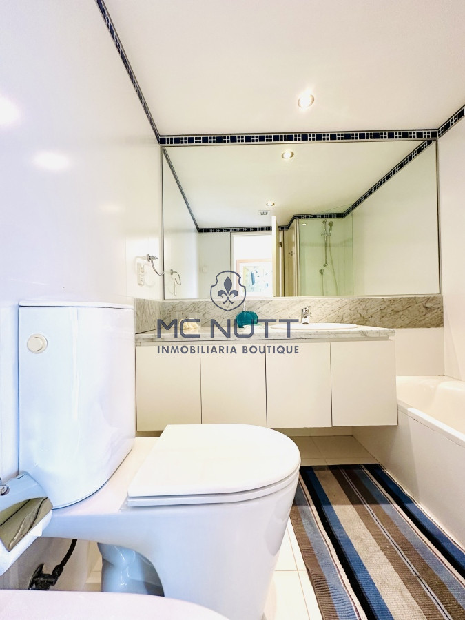 Apartamento Ref.417/ - Oportunidad en Venta y Alquiler temporal de maravilloso departamento esquinero en Torre Le Parc, Playa Brava, Punta del Este