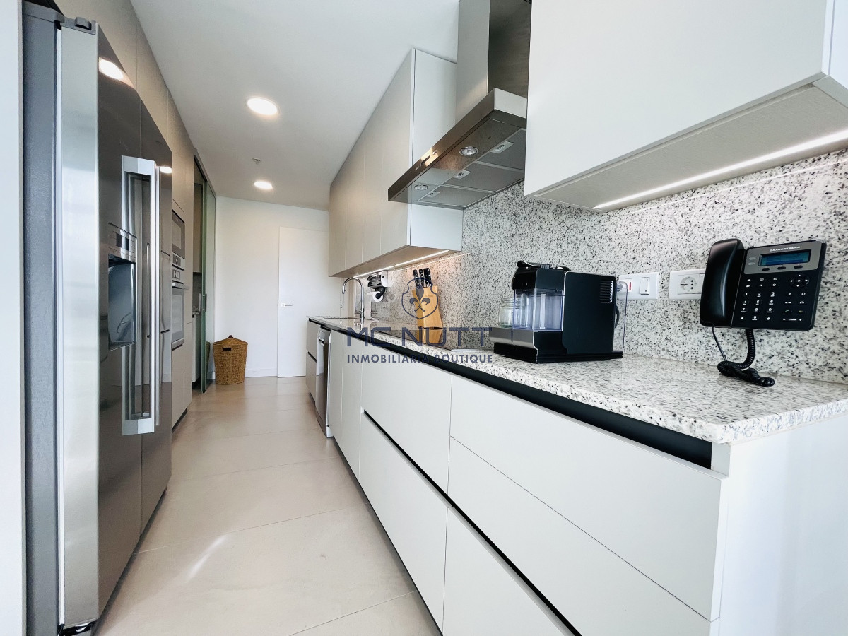 Apartamento Ref.503/ - Venta Espectacular Apartamento Frente al Mar, 3 Dormitorios, Le Parc Punta del Este