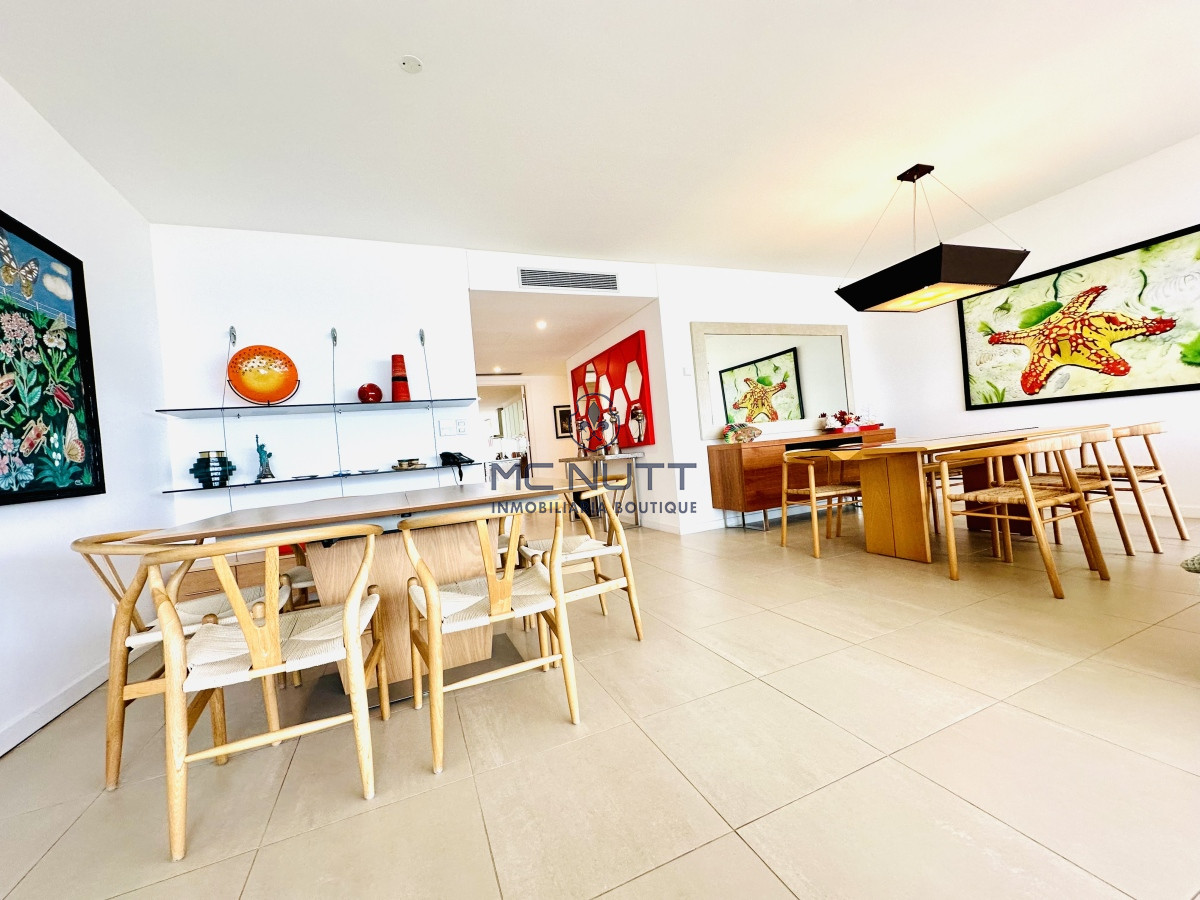 Apartamento Ref.417/ - Oportunidad en Venta y Alquiler temporal de maravilloso departamento esquinero en Torre Le Parc, Playa Brava, Punta del Este