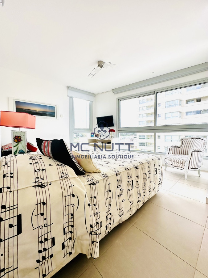 Apartamento Ref.417/ - Oportunidad en Venta y Alquiler temporal de maravilloso departamento esquinero en Torre Le Parc, Playa Brava, Punta del Este