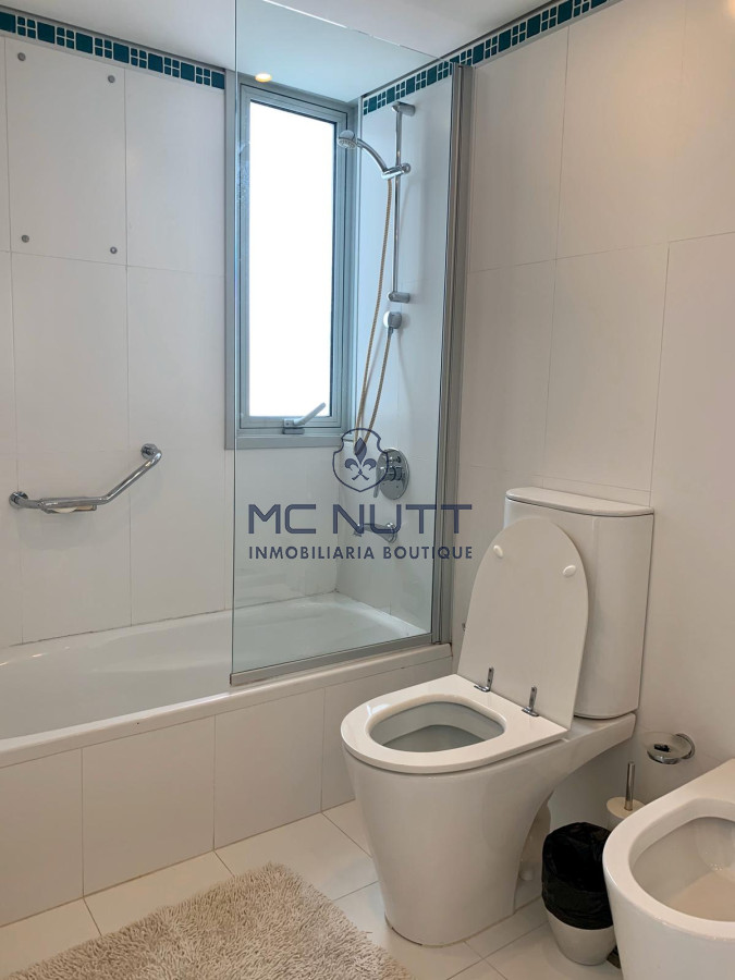 Apartamento Ref.539/ - Venta y alquiler de departamento esquinero de tres dormitorios mas dependencia de servicio, Torre LE PARC, playa Brava. Punta del Este