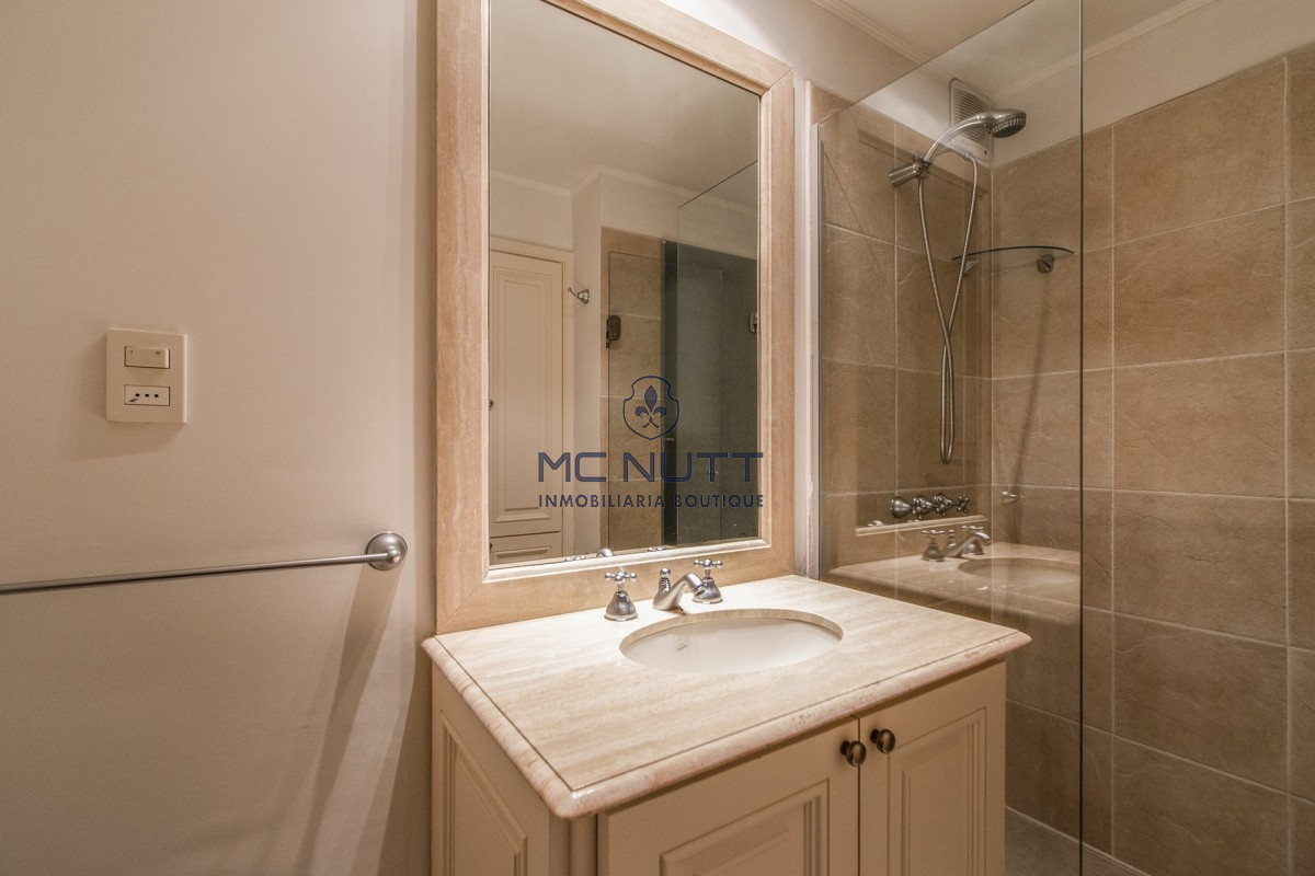 Apartamento Ref.524/ - Penthouse sobre Playa Mansa, 4 Dormitorios y Parrillero en Venta - Punta del Este
