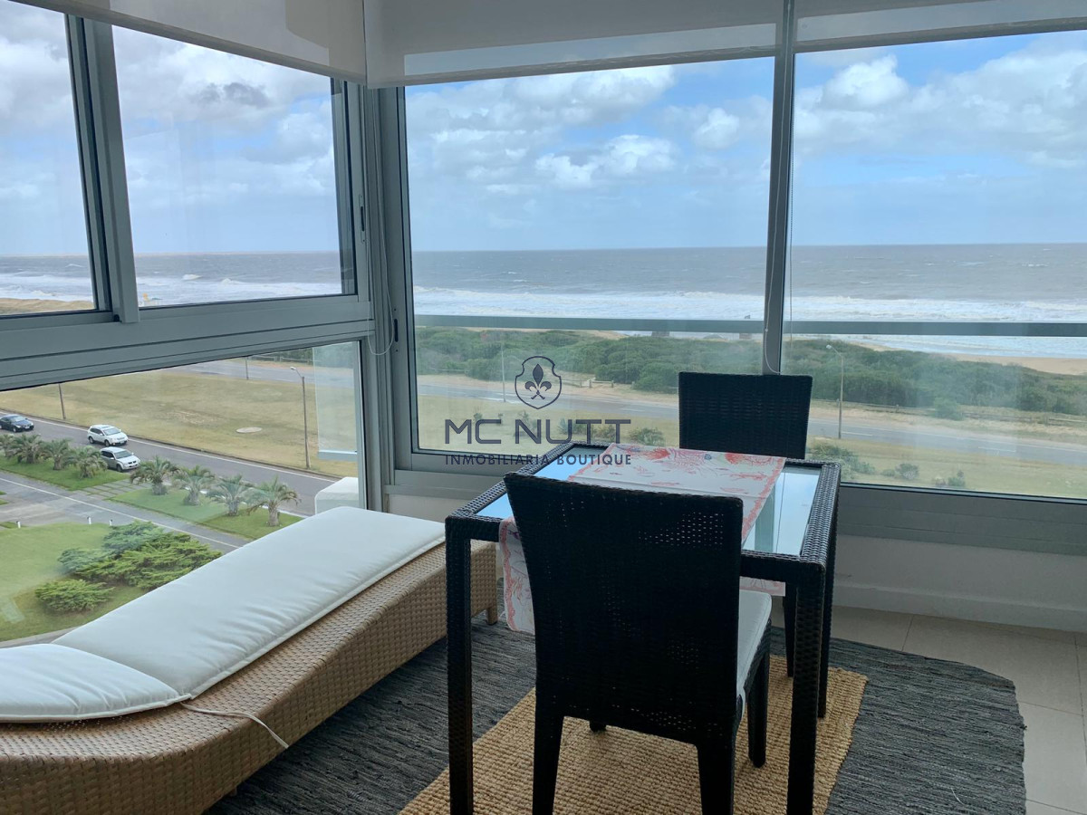 Apartamento Ref.539/ - Venta y alquiler de departamento esquinero de tres dormitorios mas dependencia de servicio, Torre LE PARC, playa Brava. Punta del Este