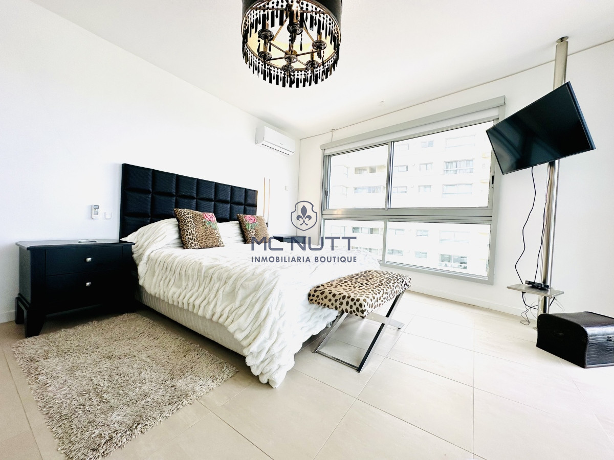 Apartamento Ref.417/ - Oportunidad en Venta y Alquiler temporal de maravilloso departamento esquinero en Torre Le Parc, Playa Brava, Punta del Este