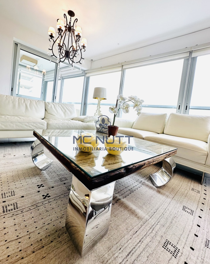 Apartamento Ref.417/ - Oportunidad en Venta y Alquiler temporal de maravilloso departamento esquinero en Torre Le Parc, Playa Brava, Punta del Este