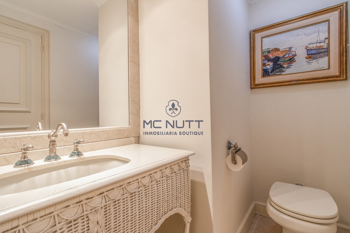 Apartamento Ref.524/ - Penthouse sobre Playa Mansa, 4 Dormitorios y Parrillero en Venta - Punta del Este