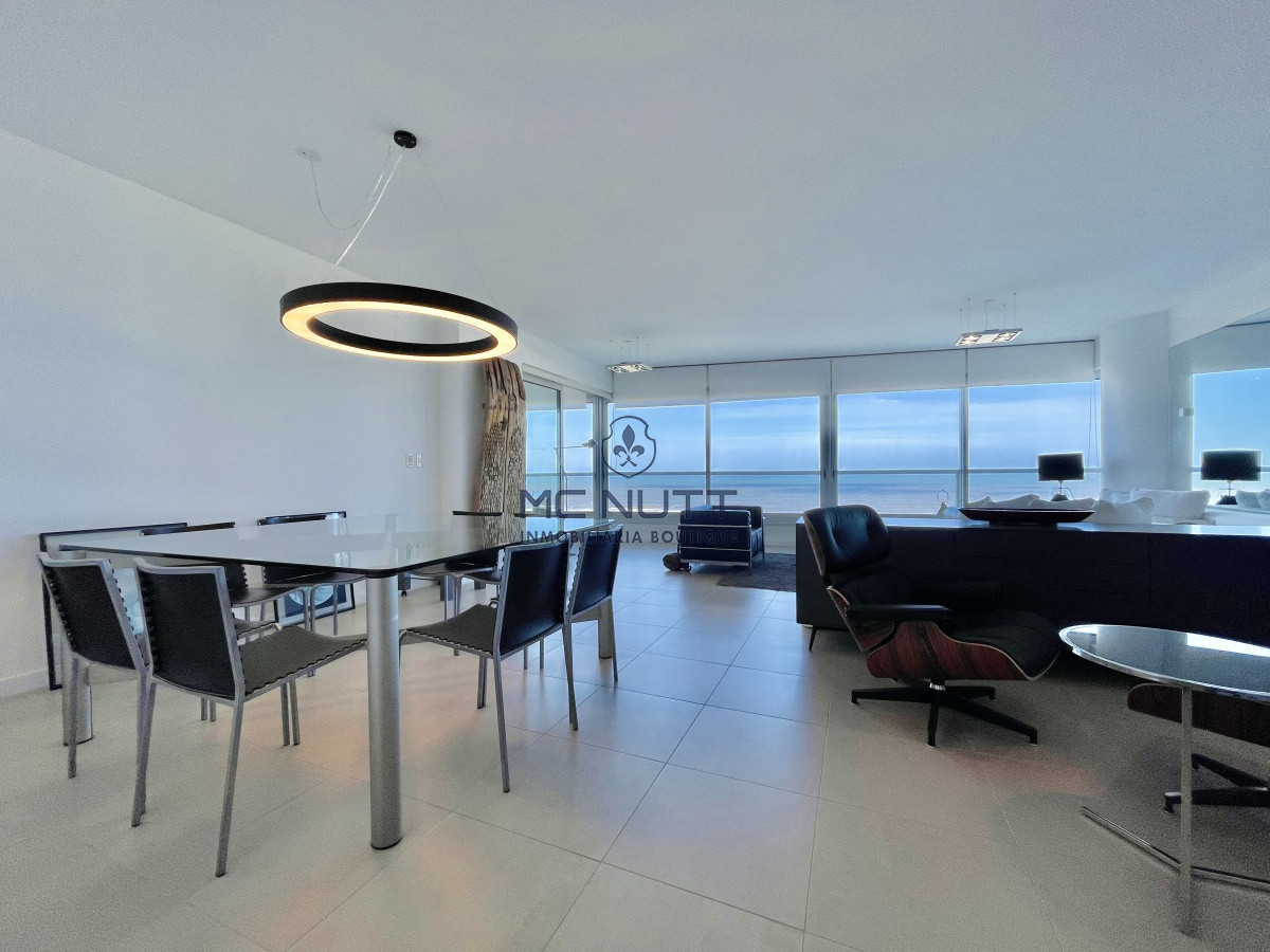 Apartamento Ref.539/ - Venta y alquiler de departamento esquinero de tres dormitorios mas dependencia de servicio, Torre LE PARC, playa Brava. Punta del Este
