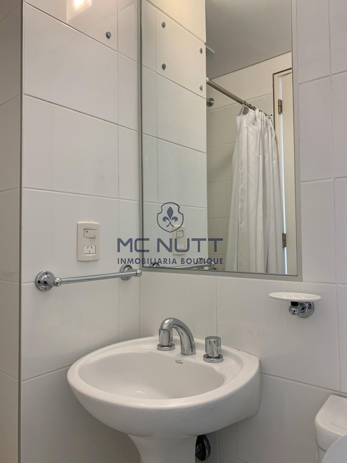 Apartamento Ref.539/ - Venta y alquiler de departamento esquinero de tres dormitorios mas dependencia de servicio, Torre LE PARC, playa Brava. Punta del Este