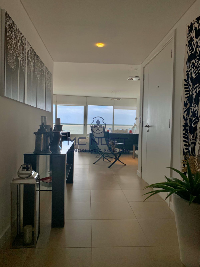 Apartamento Ref.539/ - Venta y alquiler de departamento esquinero de tres dormitorios mas dependencia de servicio, Torre LE PARC, playa Brava. Punta del Este