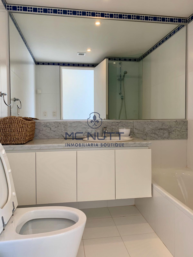 Apartamento Ref.539/ - Venta y alquiler de departamento esquinero de tres dormitorios mas dependencia de servicio, Torre LE PARC, playa Brava. Punta del Este