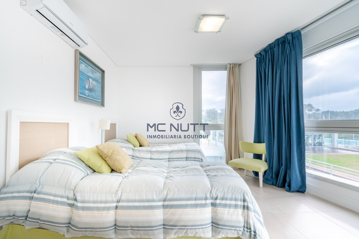 Apartamento Ref.531/ - Venta y alquiler de departamento con tres dormitorios mas dependencia de servicio en torre Le Parc playa Brava, Punta del Este