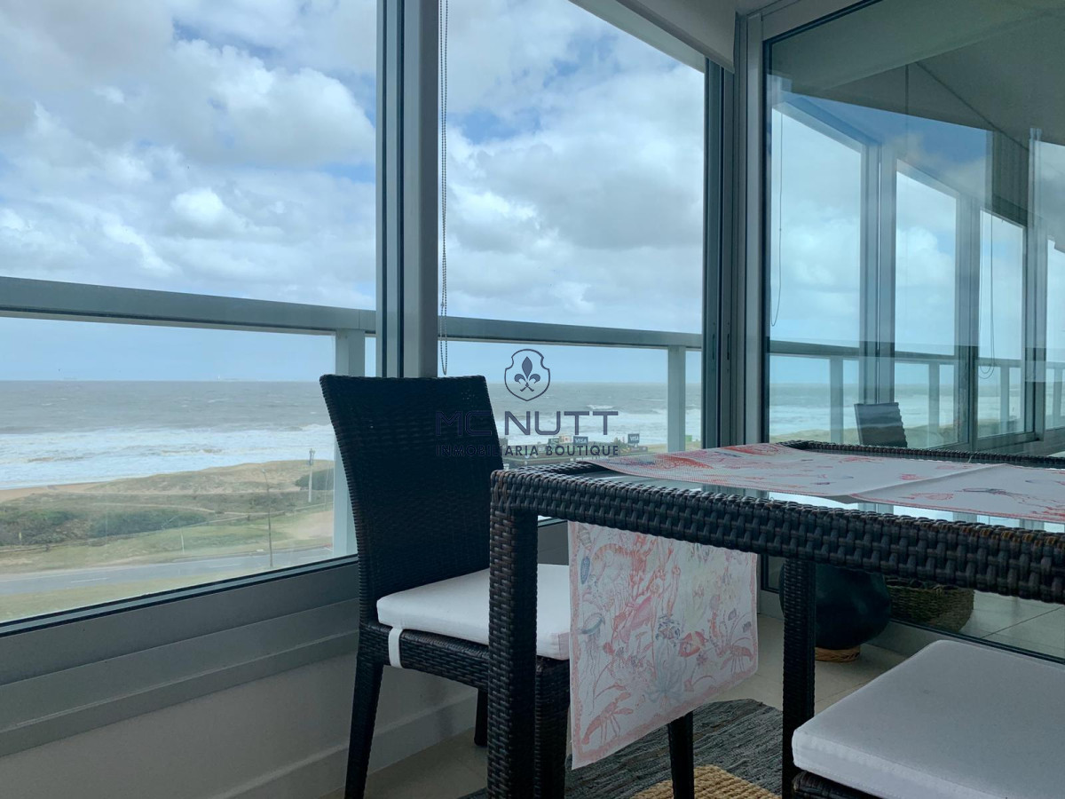 Apartamento Ref.539/ - Venta y alquiler de departamento esquinero de tres dormitorios mas dependencia de servicio, Torre LE PARC, playa Brava. Punta del Este