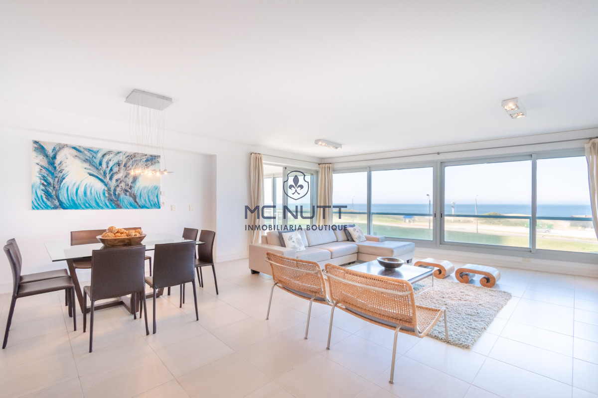 Apartamento Ref.531/ - Venta y alquiler de departamento con tres dormitorios mas dependencia de servicio en torre Le Parc playa Brava, Punta del Este