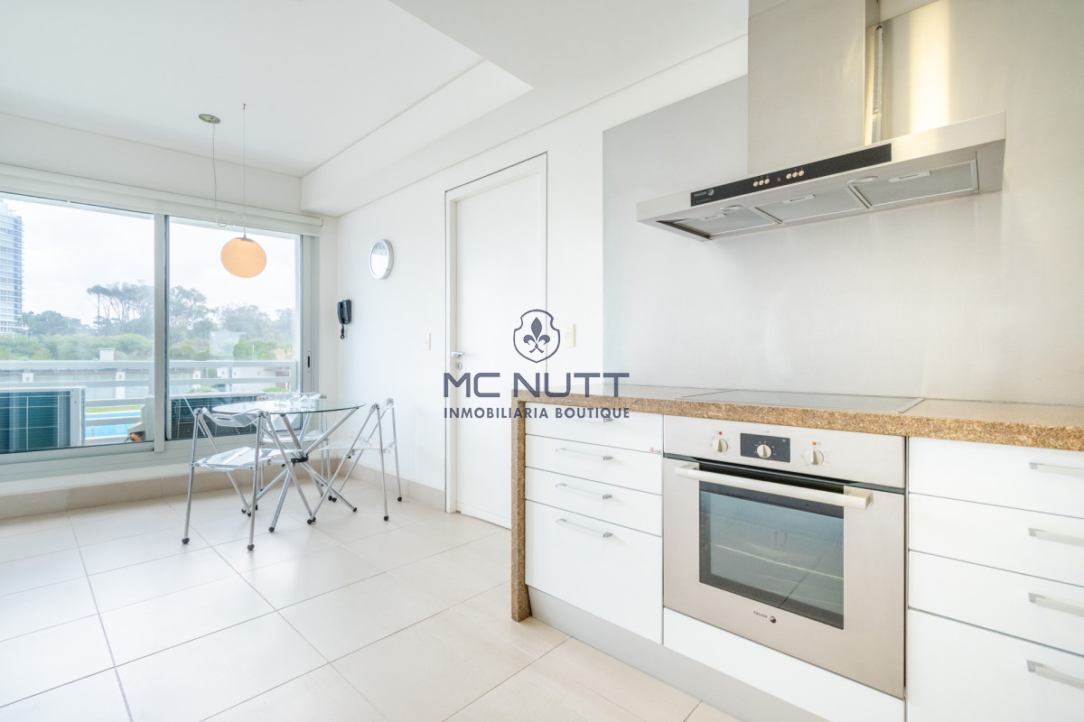 Apartamento Ref.531/ - Venta y alquiler de departamento con tres dormitorios mas dependencia de servicio en torre Le Parc playa Brava, Punta del Este