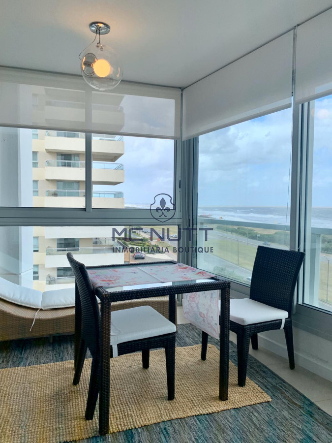 Apartamento Ref.539/ - Venta y alquiler de departamento esquinero de tres dormitorios mas dependencia de servicio, Torre LE PARC, playa Brava. Punta del Este