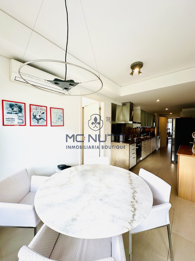 Apartamento Ref.417/ - Oportunidad en Venta y Alquiler temporal de maravilloso departamento esquinero en Torre Le Parc, Playa Brava, Punta del Este