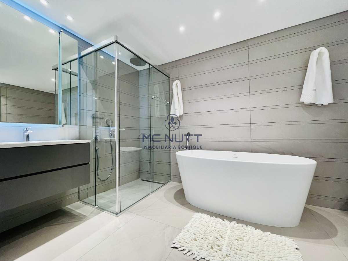 Apartamento Ref.503/ - Venta Espectacular Apartamento Frente al Mar, 3 Dormitorios, Le Parc Punta del Este