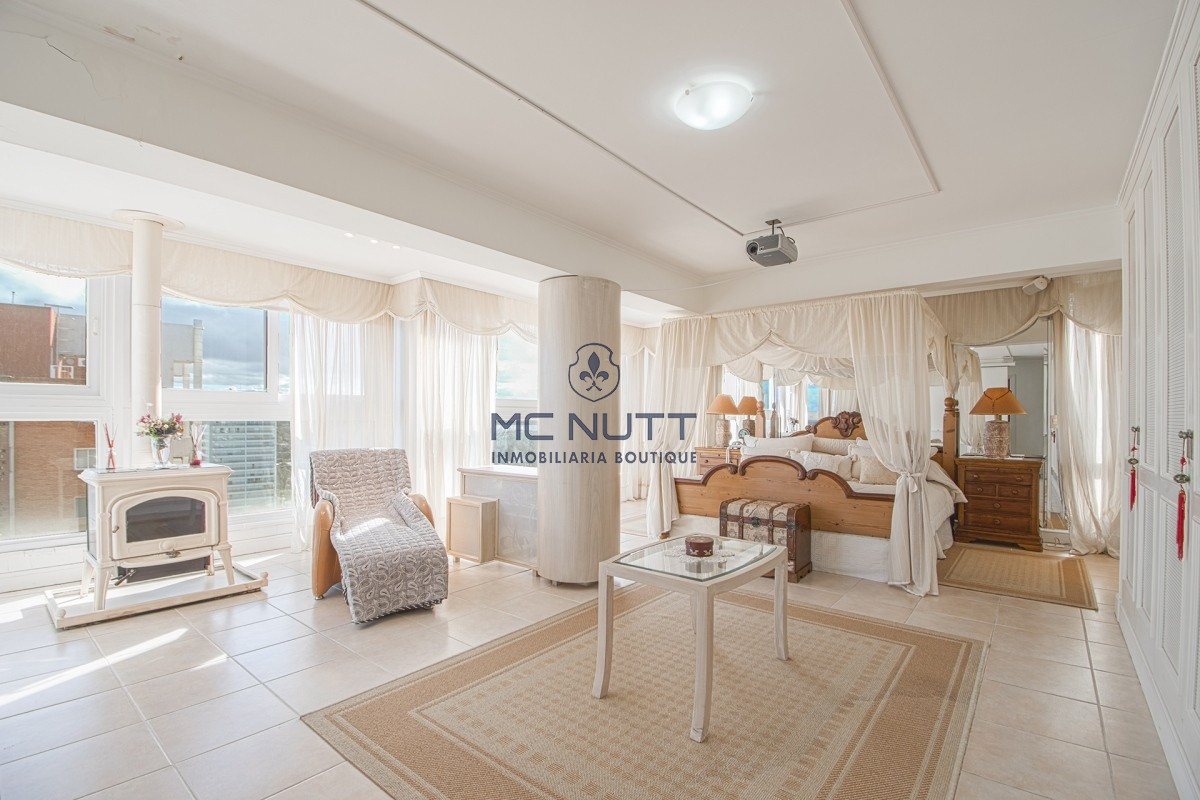 Apartamento Ref.524/ - Penthouse sobre Playa Mansa, 4 Dormitorios y Parrillero en Venta - Punta del Este