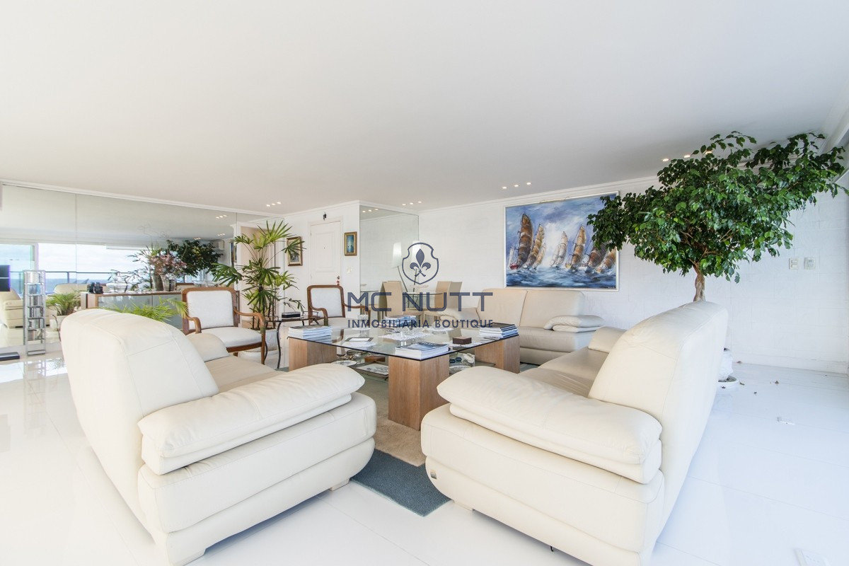 Apartamento Ref.524/ - Penthouse sobre Playa Mansa, 4 Dormitorios y Parrillero en Venta - Punta del Este