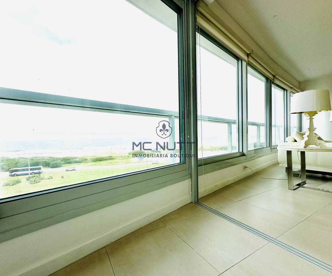 Apartamento Ref.417/ - Oportunidad en Venta y Alquiler temporal de maravilloso departamento esquinero en Torre Le Parc, Playa Brava, Punta del Este