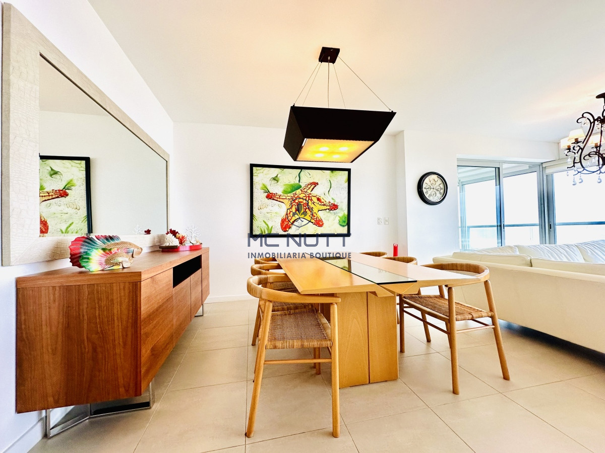 Apartamento Ref.417/ - Oportunidad en Venta y Alquiler temporal de maravilloso departamento esquinero en Torre Le Parc, Playa Brava, Punta del Este