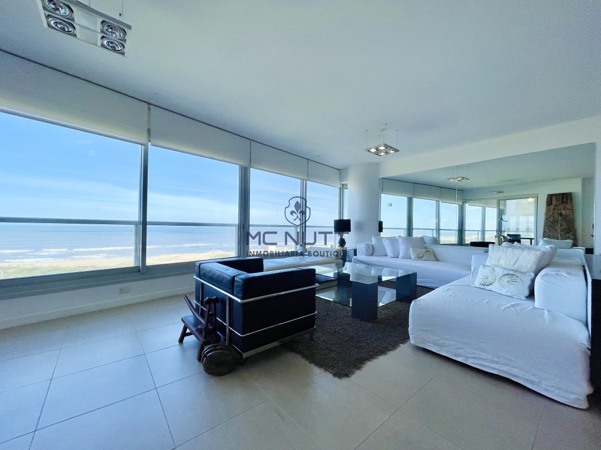 Apartamento Ref.539/ - Venta y alquiler de departamento esquinero de tres dormitorios mas dependencia de servicio, Torre LE PARC, playa Brava. Punta del Este
