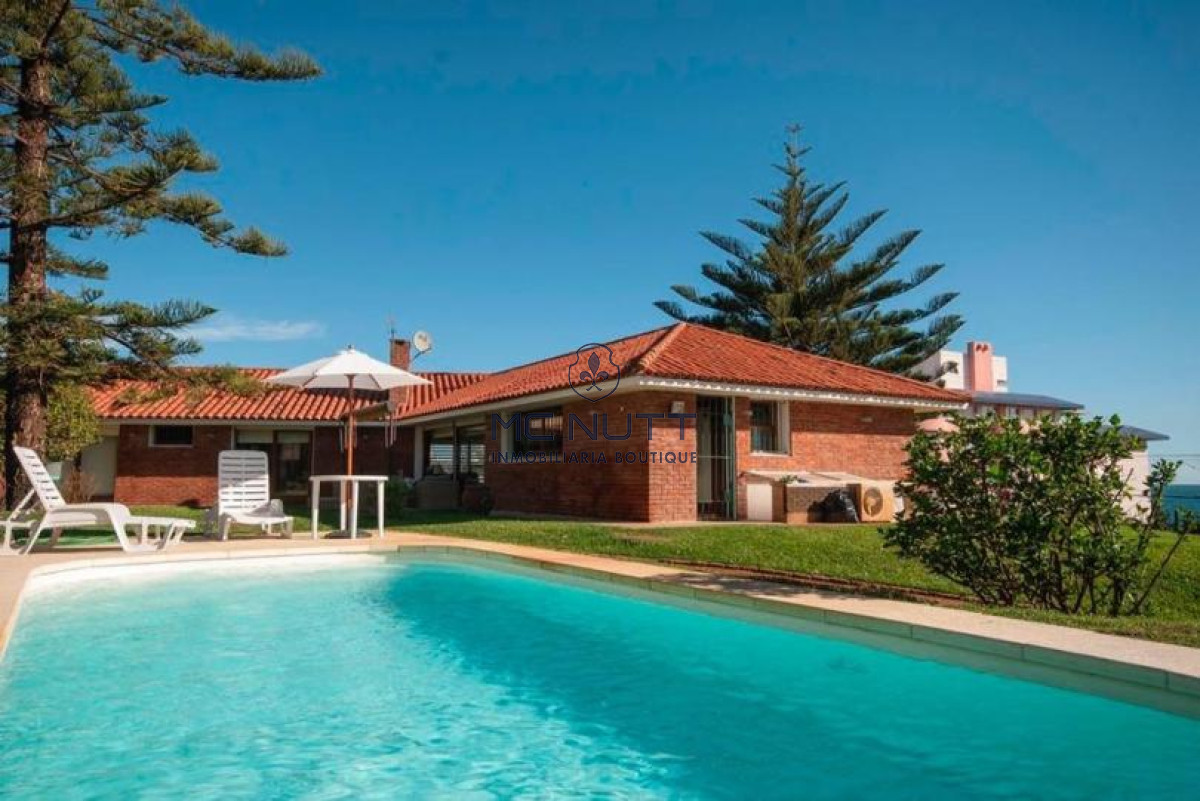 Casa ID.568/ - Excelente Casa de 4 Dormitorios y Piscina a una Cuadra del Mar 
