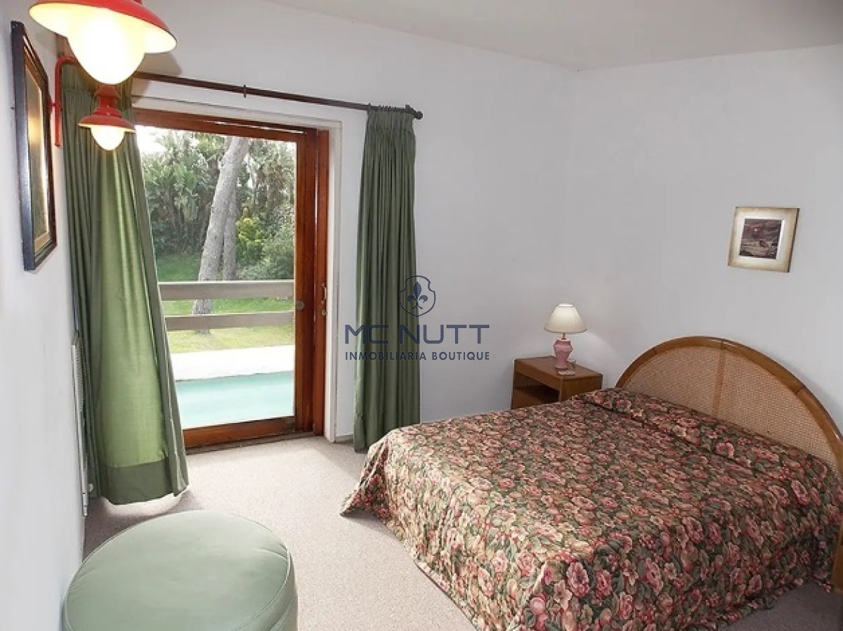 Casa ID.529/ - Excelente Casa de 4 Dormitorios con Piscina en Playa Mansa, Venta