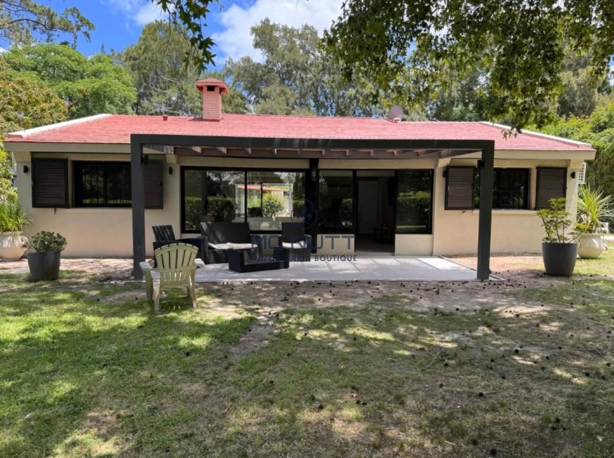 Casa ID.510/ - Casa Reciclada de 4 Dormitorios con Piscina en San Rafael, Venta y Alquiler Anual
