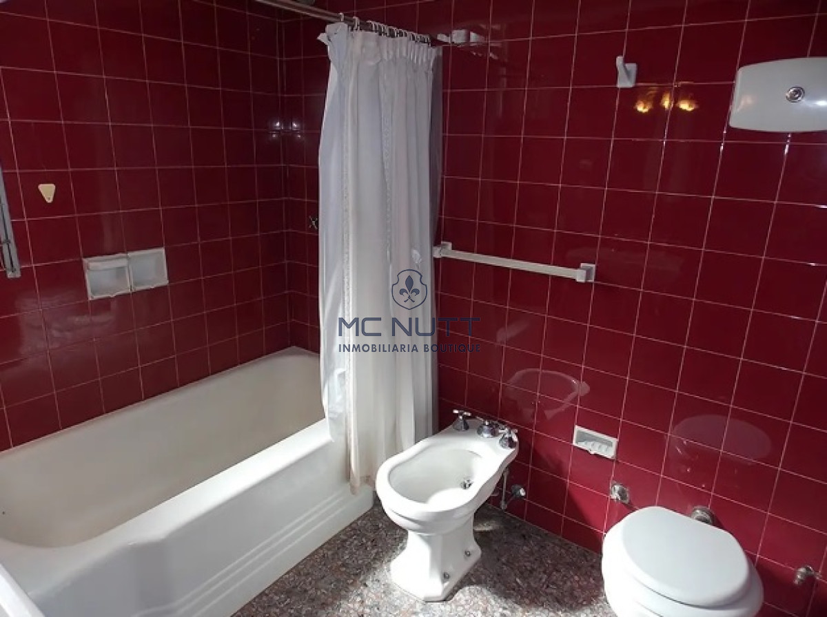 Casa ID.529/ - Excelente Casa de 4 Dormitorios con Piscina en Playa Mansa, Venta
